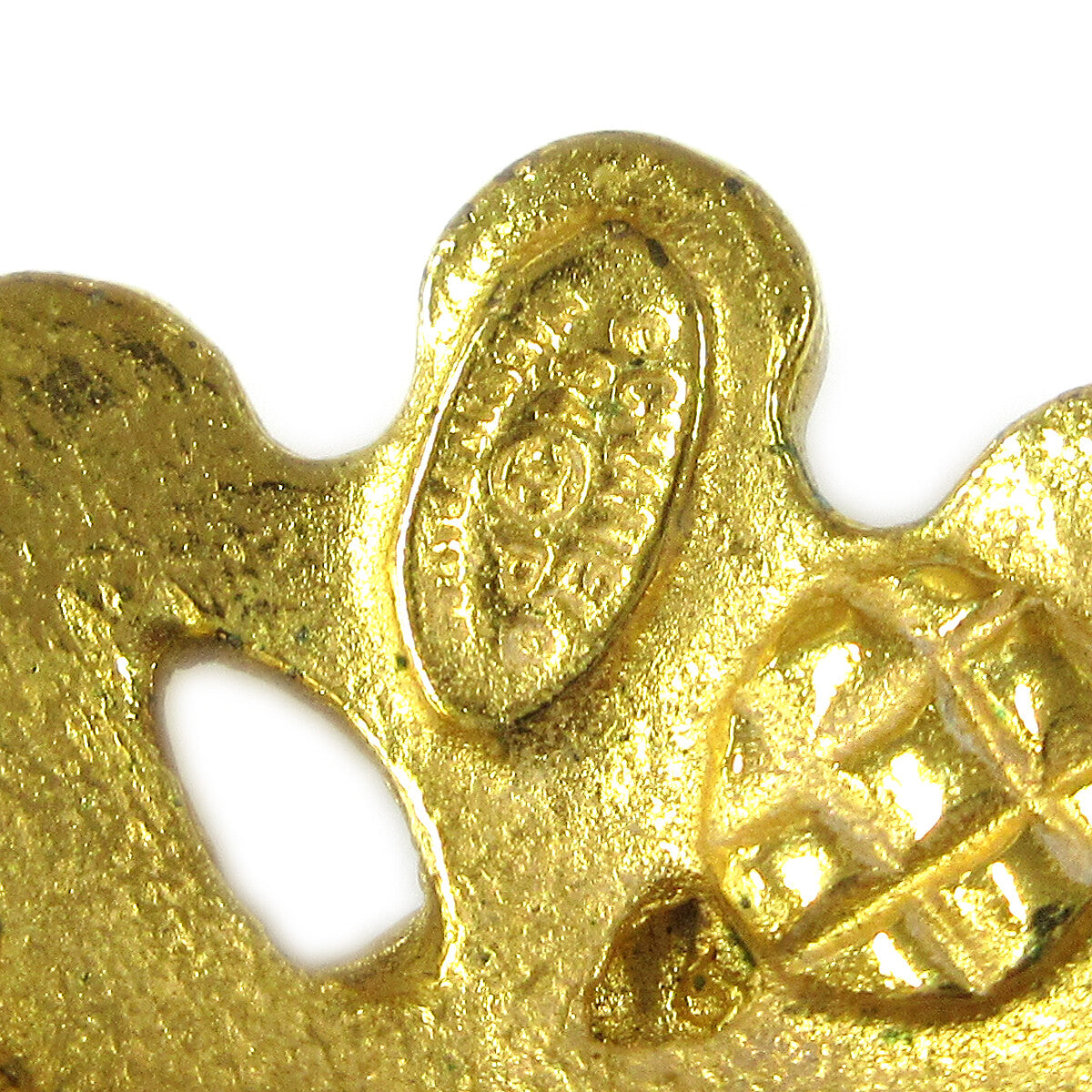 Chanel Vintage Cc Flower Cutout Round Clip-On Earrings Metal Gold Gold_Plated Earrings Jewelry (Pre-Owned)