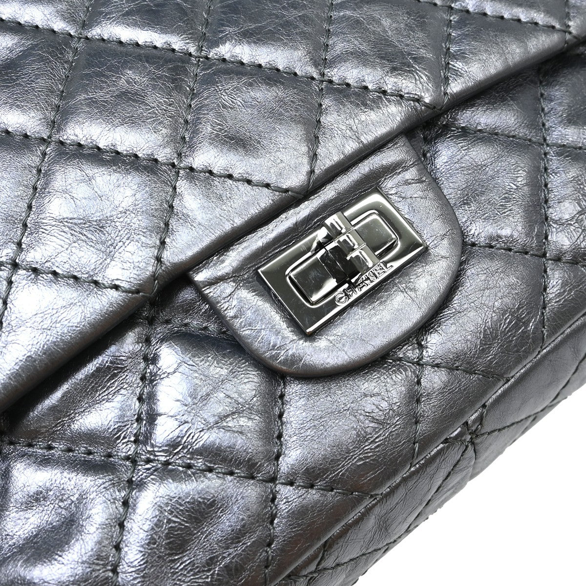 Chanel Reissue 2.55 Flap Bag Metallic Leather Silver Calfskin Handbag (Pre-Owned)