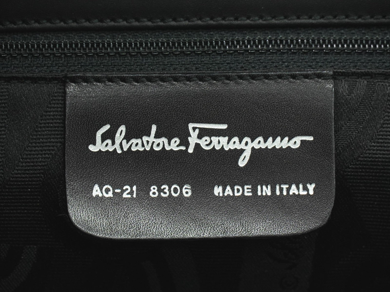 Salvatore Ferragamo Gancini Shoulder Bag Leather Black Leather Shoulder Bag Bag (Pre-Owned)