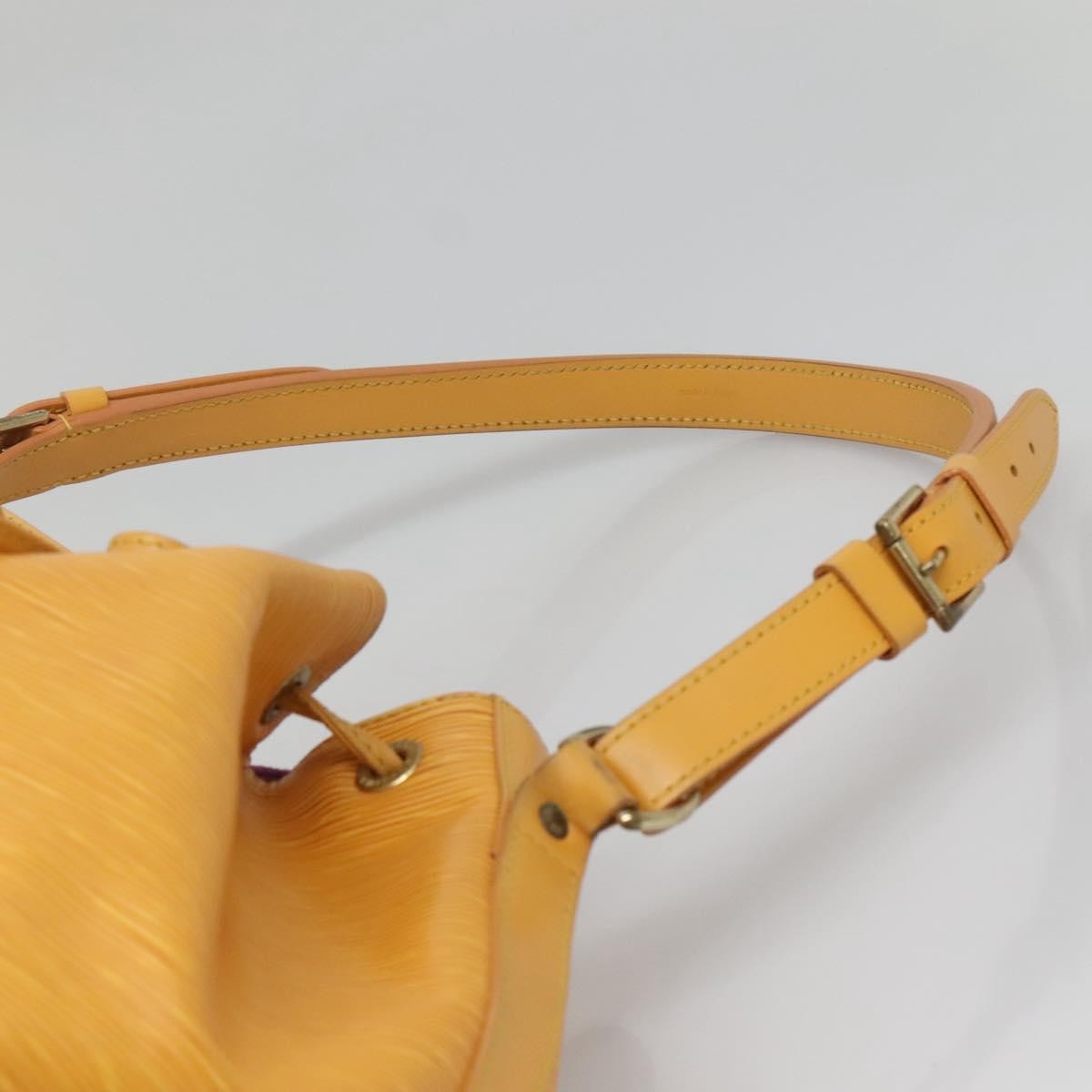Louis Vuitton Noe Handbag Epi Leather Yellow Leather Bag (Pre-Owned)