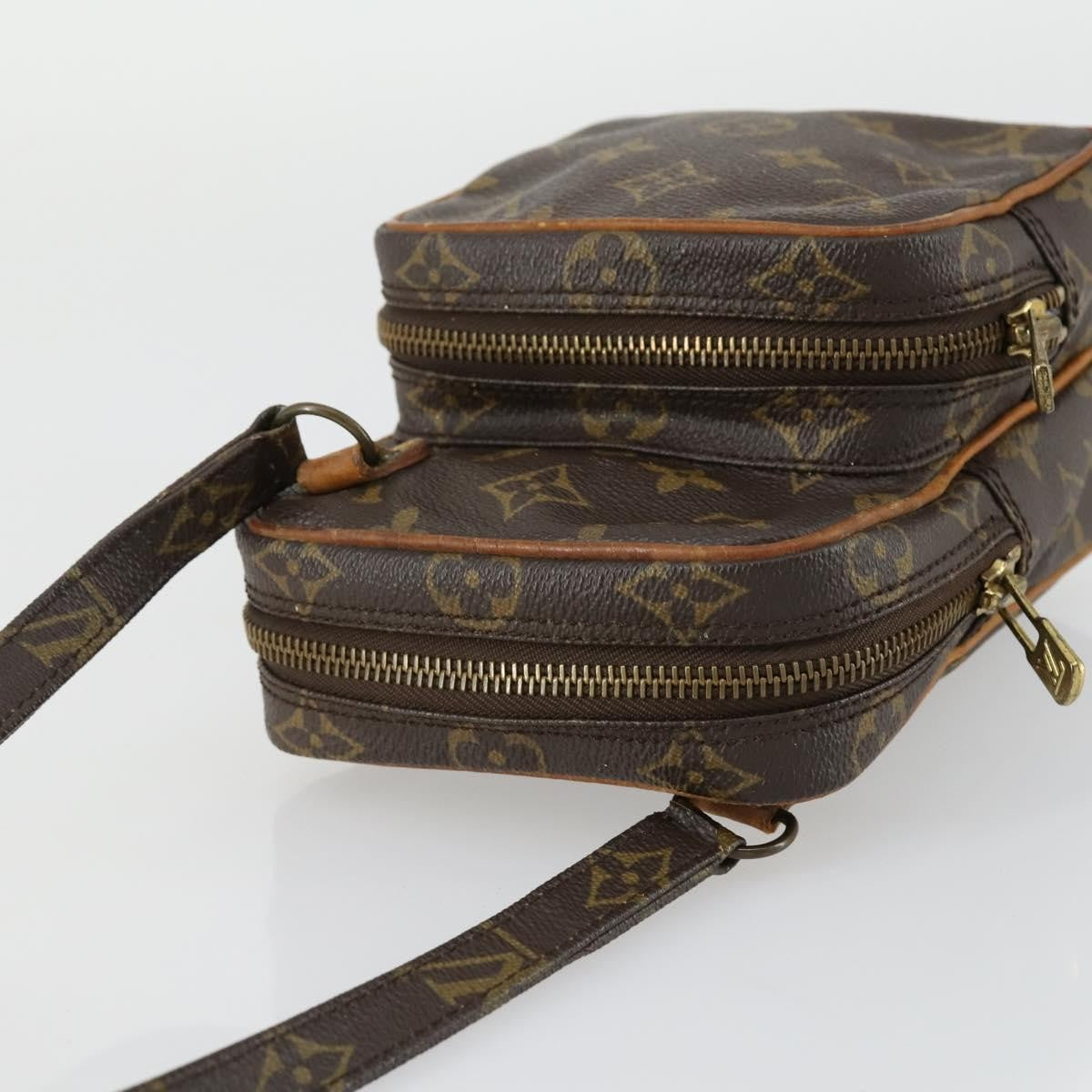 Louis Vuitton Amazone Bag Monogram Canvas Brown Canvas Shoulder Bag Bag (Pre-Owned)