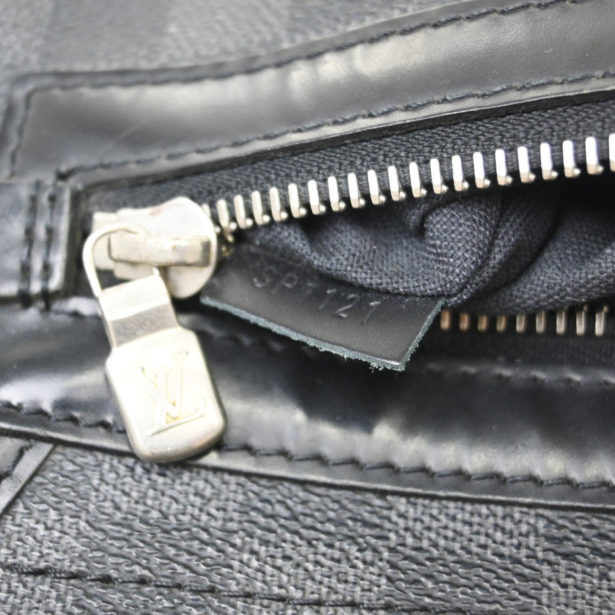 Louis Vuitton Daniel Messenger Bag Damier Graphite Gray Canvas Shoulder Bag Bag (Pre-Owned)
