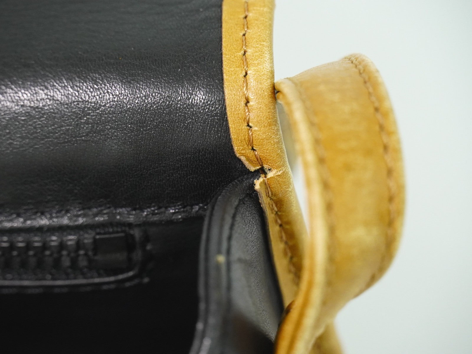 Celine Vintage Shoulder Bag Leather Black Leather Shoulder Bag Bag (Pre-Owned)