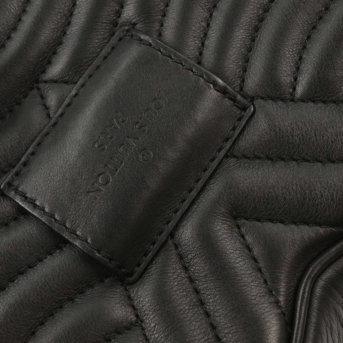 Louis Vuitton New Wave Heart Crossbody Bag Quilted Leather Black Leather Shoulder Bag Bag (Pre-Owned)