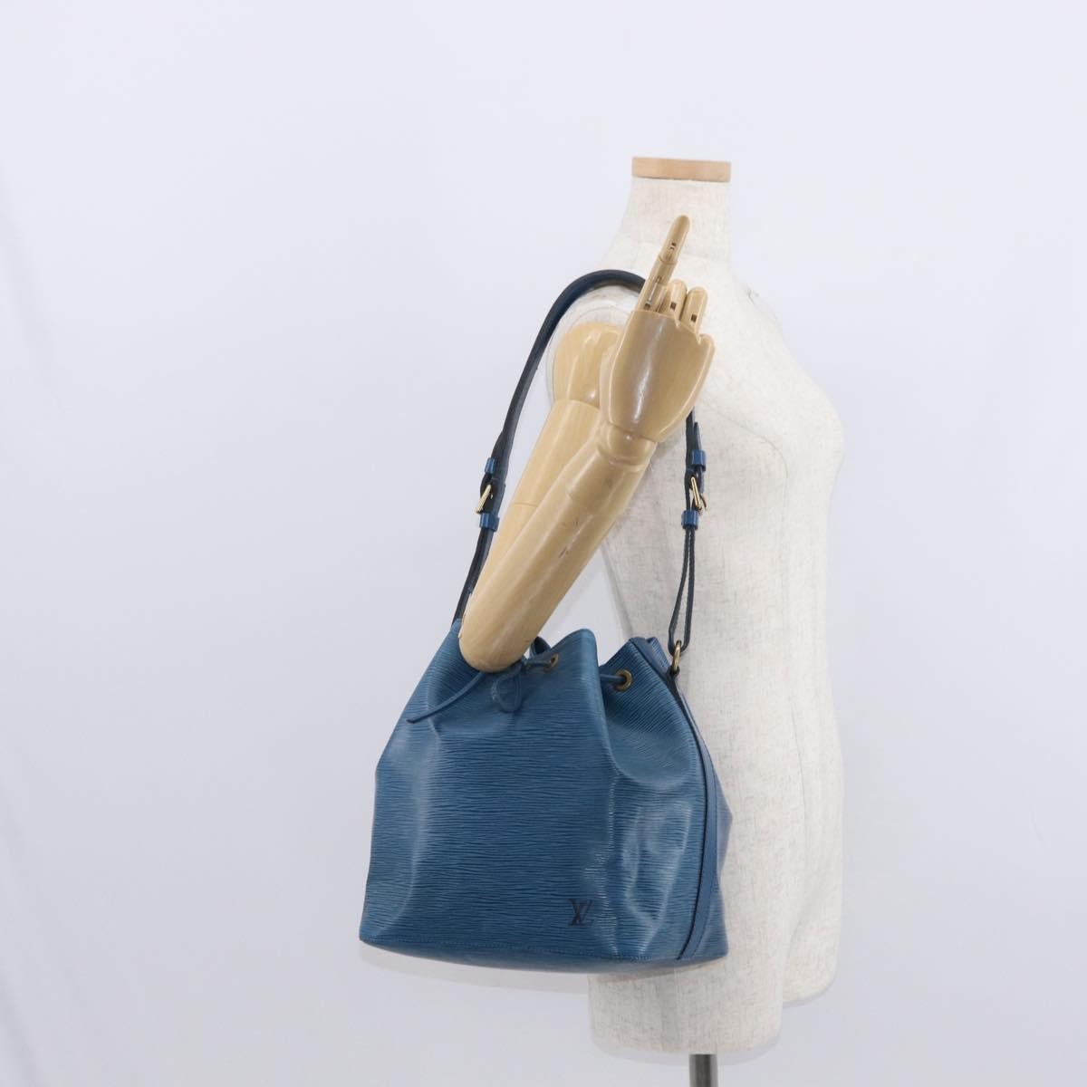 Louis Vuitton Petit Noe Handbag Epi Leather Blue Leather Shoulder Bag Bag (Pre-Owned)