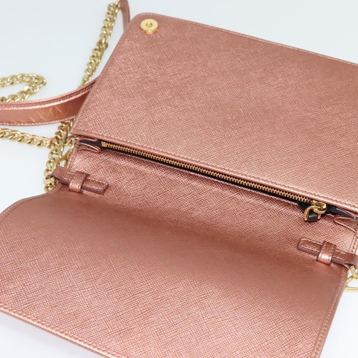 Prada Monochrome Chain Flap Bag Saffiano Leather Pink Leather Shoulder Bag Bag (Pre-Owned)