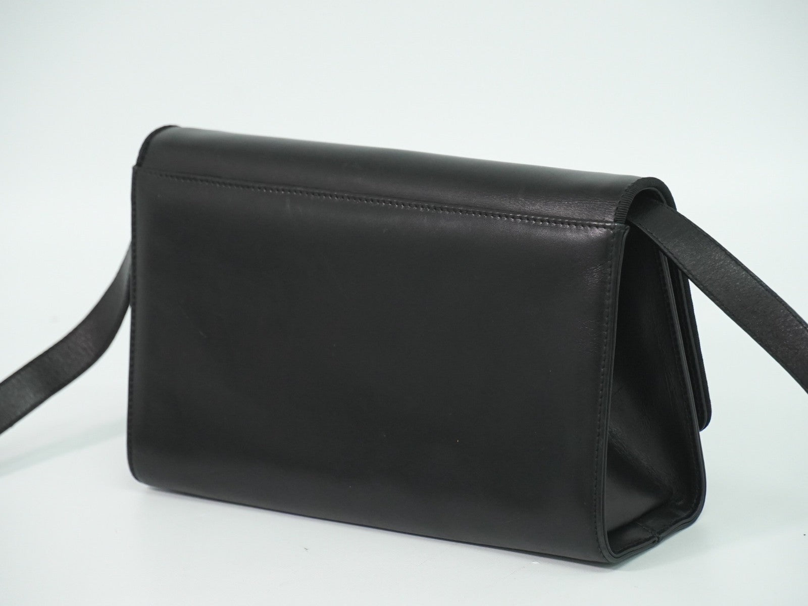 Salvatore Ferragamo Gancini Shoulder Bag Leather Black Leather Shoulder Bag Bag (Pre-Owned)