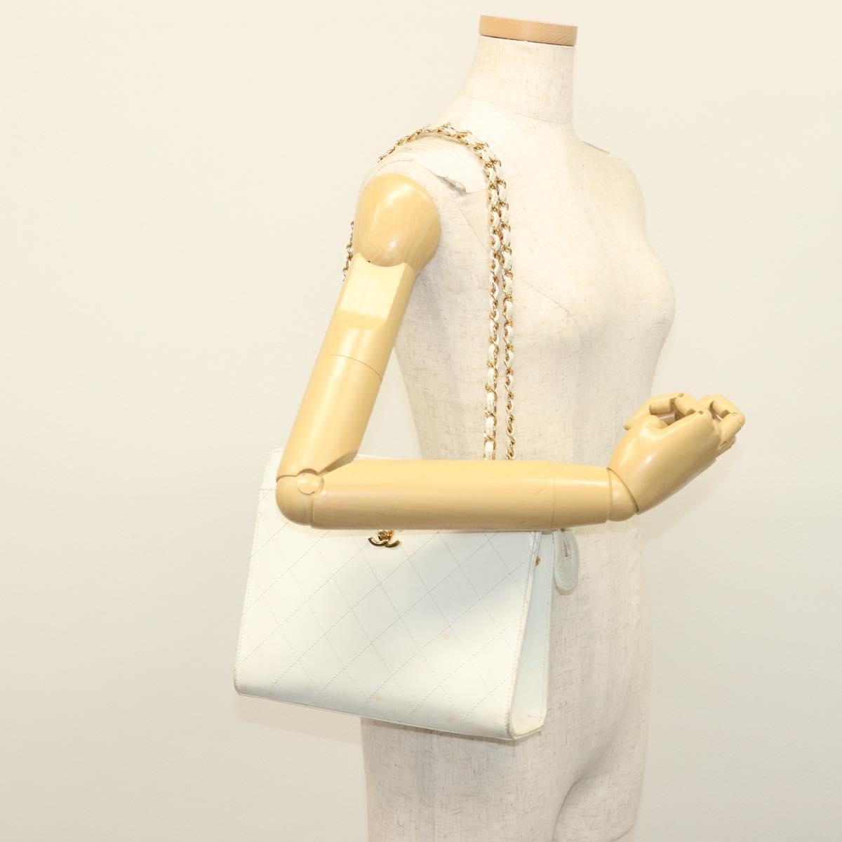 Chanel Cc Shoulder Bag Quilted Caviar White Leather Bag (Pre-Owned)