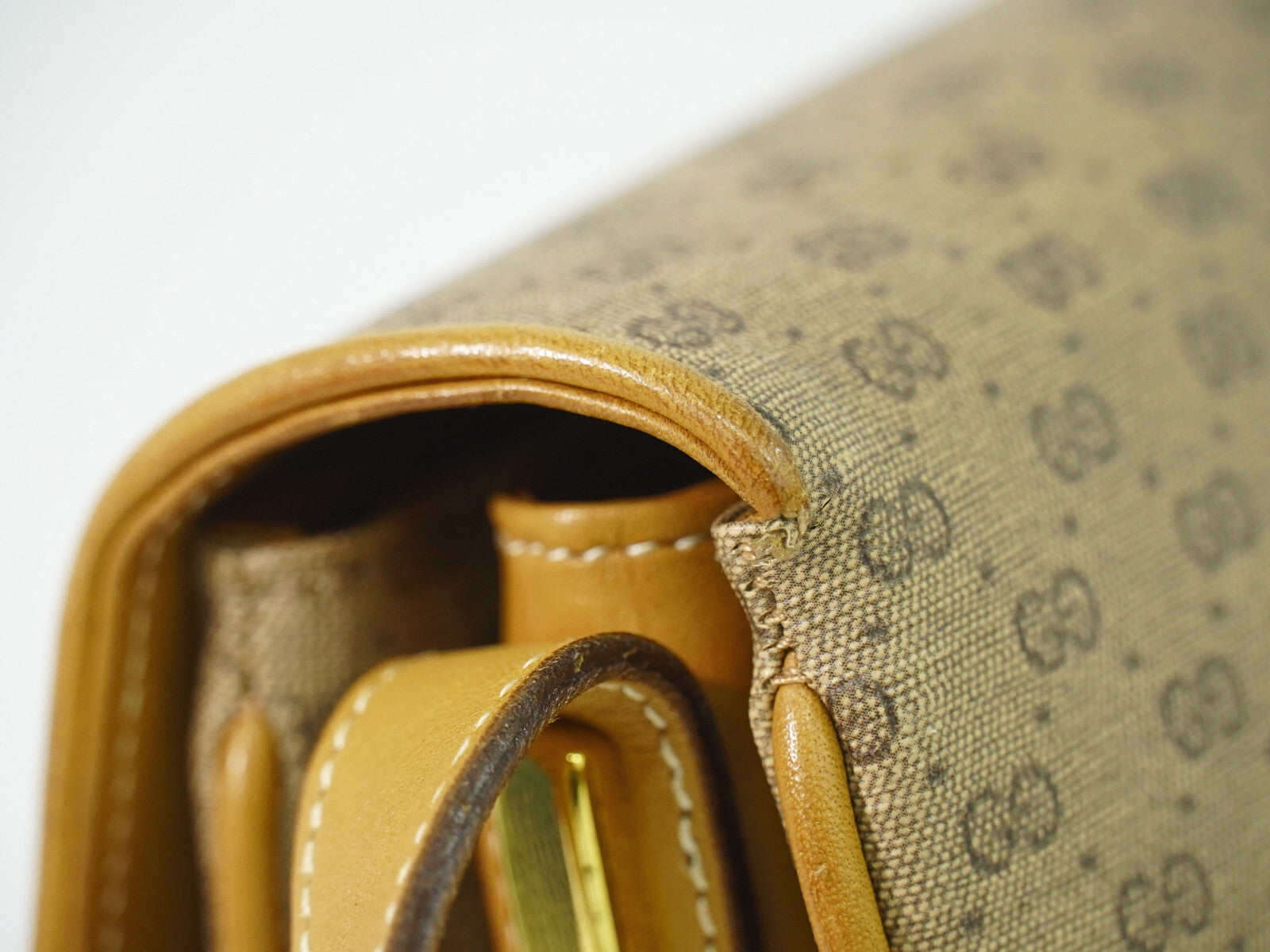 Gucci Gg Marmont Pouch Crossbody Bag Leather Beige Canvas Crossbody Bag Bag (Pre-Owned)