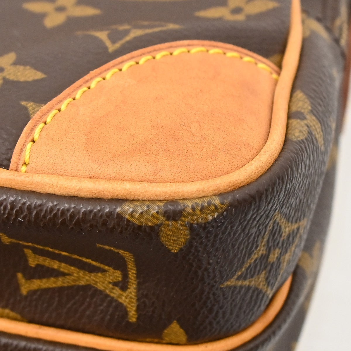 Louis Vuitton Amazone Bag Monogram Canvas Brown Canvas Shoulder Bag Bag (Pre-Owned)