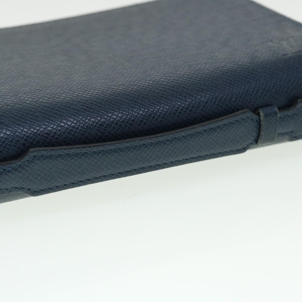 Louis Vuitton Zippy Xl Taiga Leather Navy Leather Wallets Accessory (Pre-Owned)