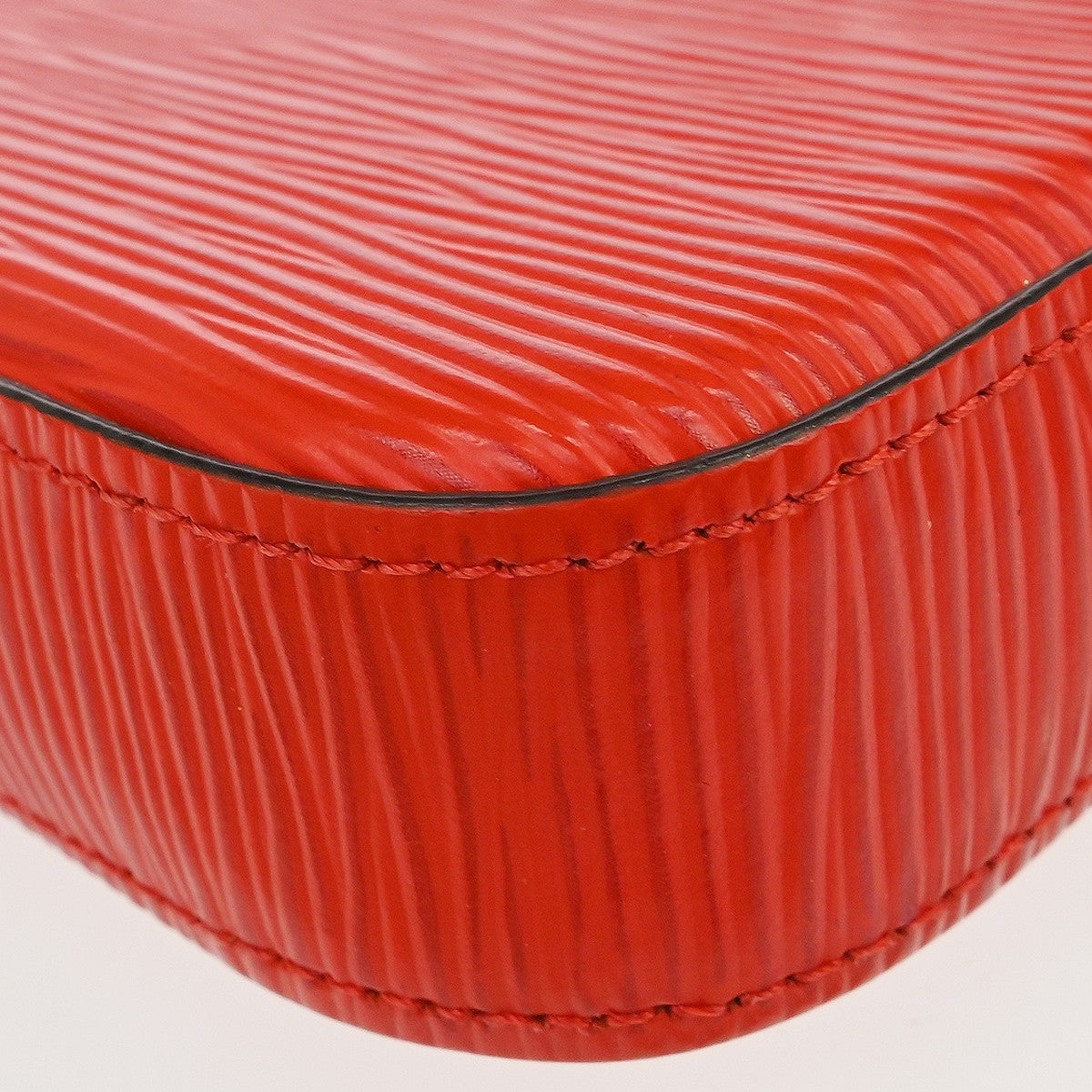 Louis Vuitton Felicie Pochette Epi Leather Red Leather Handbag (Pre-Owned)