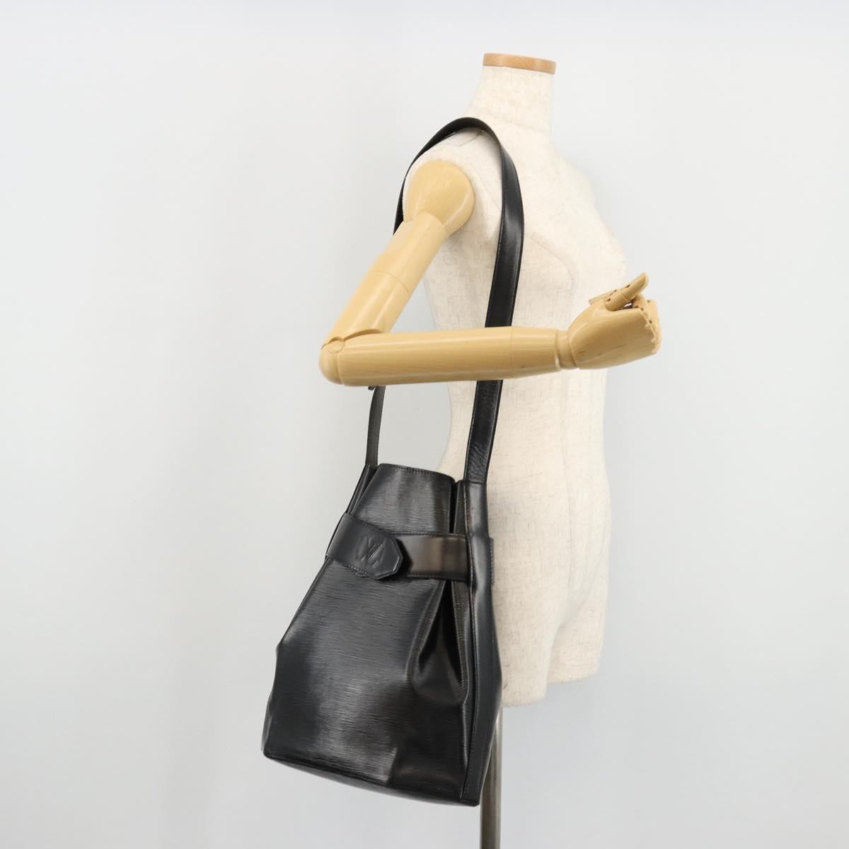 Louis Vuitton Vintage Sac D'epaule Handbag Epi Leather Black Leather Shoulder Bag Bag (Pre-Owned)