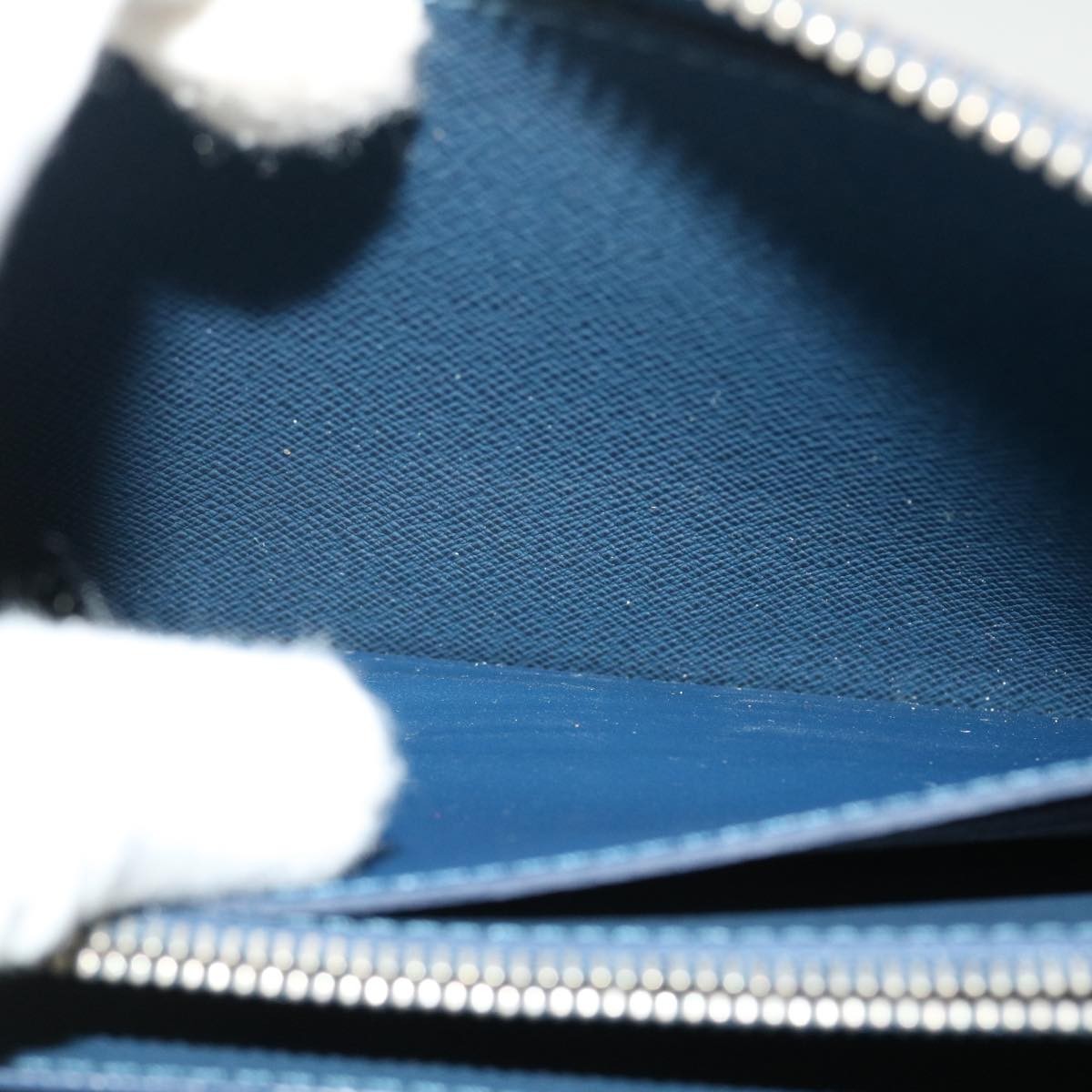 Louis Vuitton Zippy Xl Taiga Leather Navy Leather Wallets Accessory (Pre-Owned)