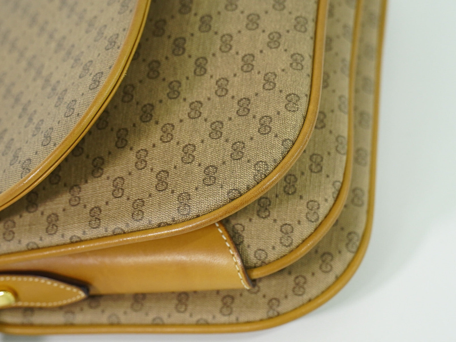 Gucci Gg Marmont Pouch Crossbody Bag Leather Beige Canvas Crossbody Bag Bag (Pre-Owned)