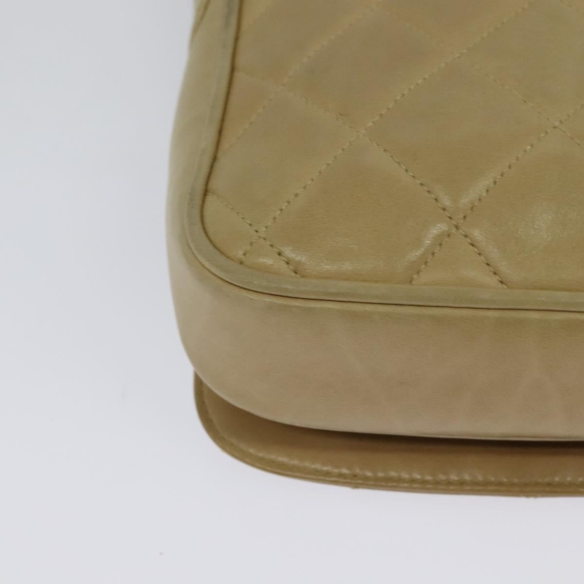 Chanel Vintage Cc Chain Flap Bag Quilted Lambskin Beige Leather Shoulder Bag Bag (Pre-Owned)