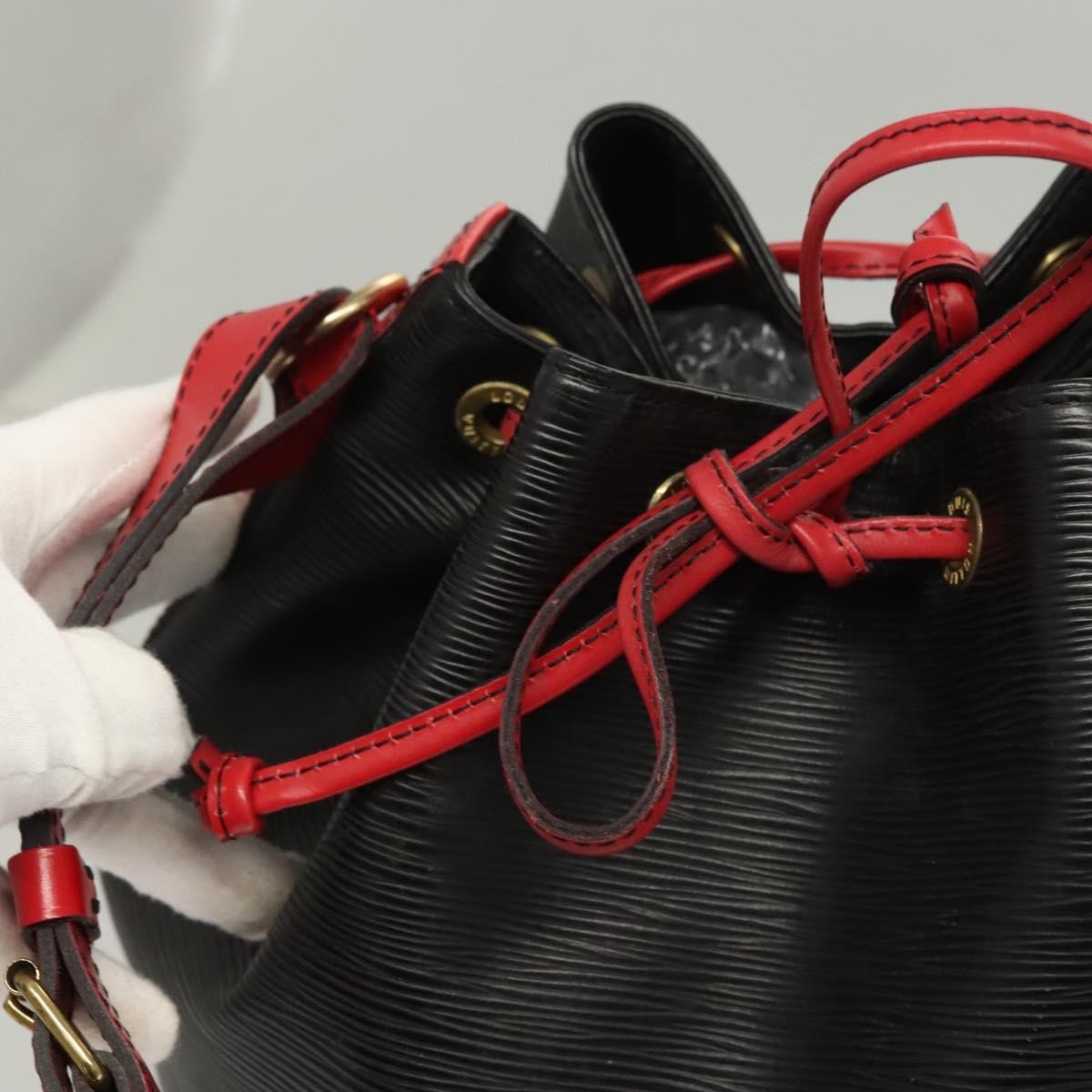 Louis Vuitton Bicolor Noe Handbag Epi Leather Black Leather Shoulder Bag Bag (Pre-Owned)