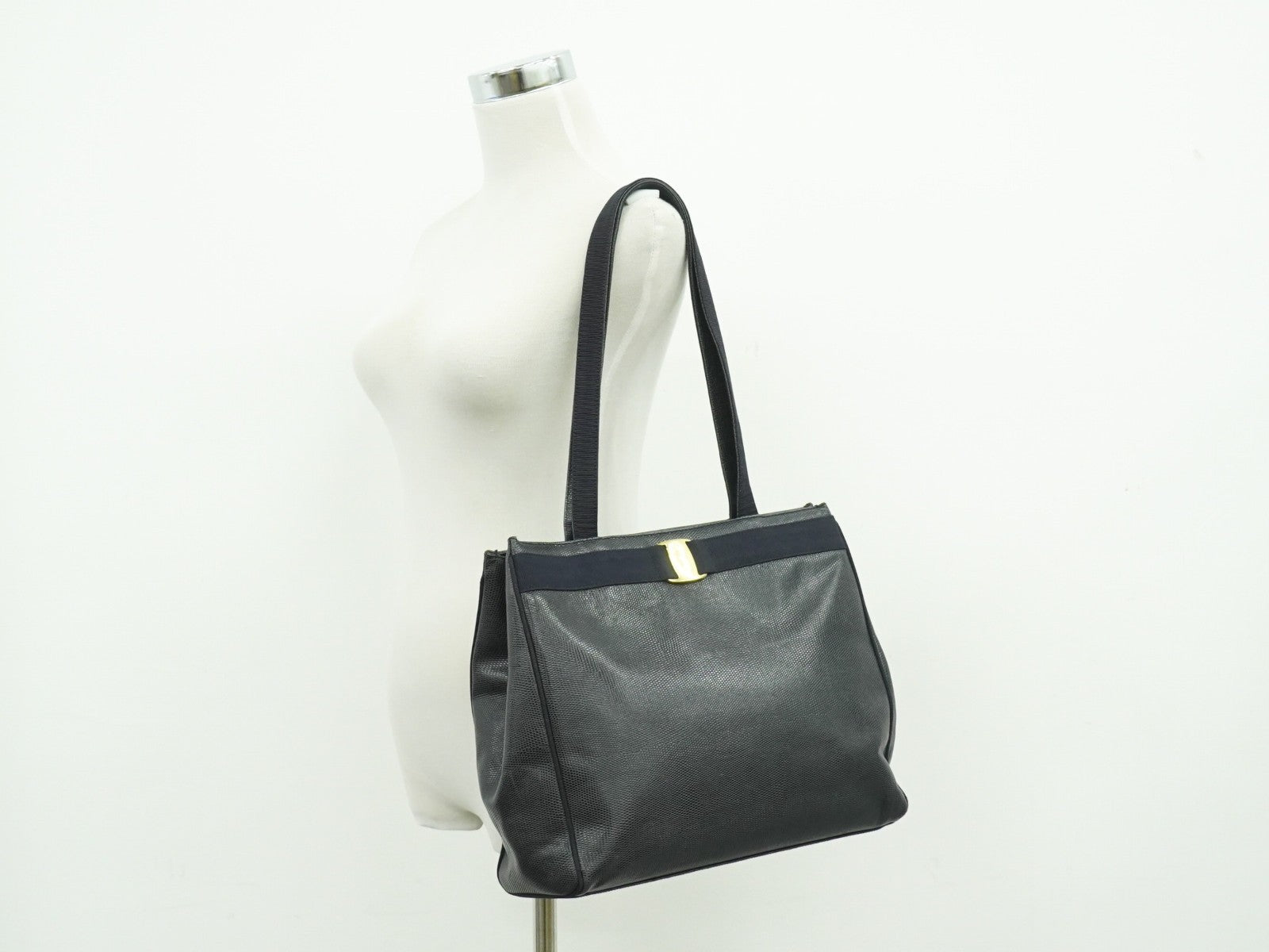 Salvatore Ferragamo Vintage Vara Bow Tote Lizard Embossed Leather Black Leather Tote Bag Bag (Pre-Owned)