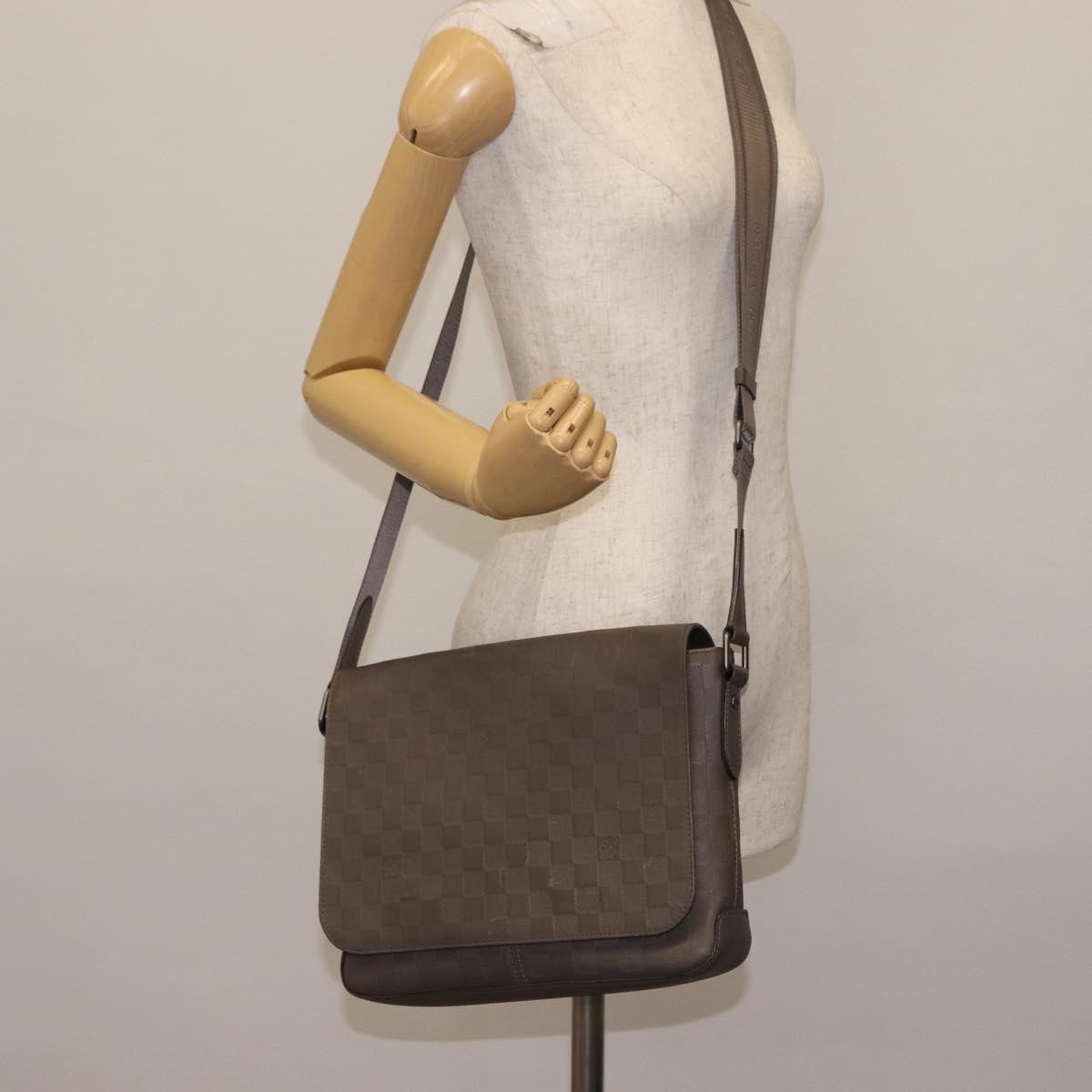 Louis Vuitton District Messenger Bag Damier Infini Leather Gray Leather Shoulder Bag Bag (Pre-Owned)