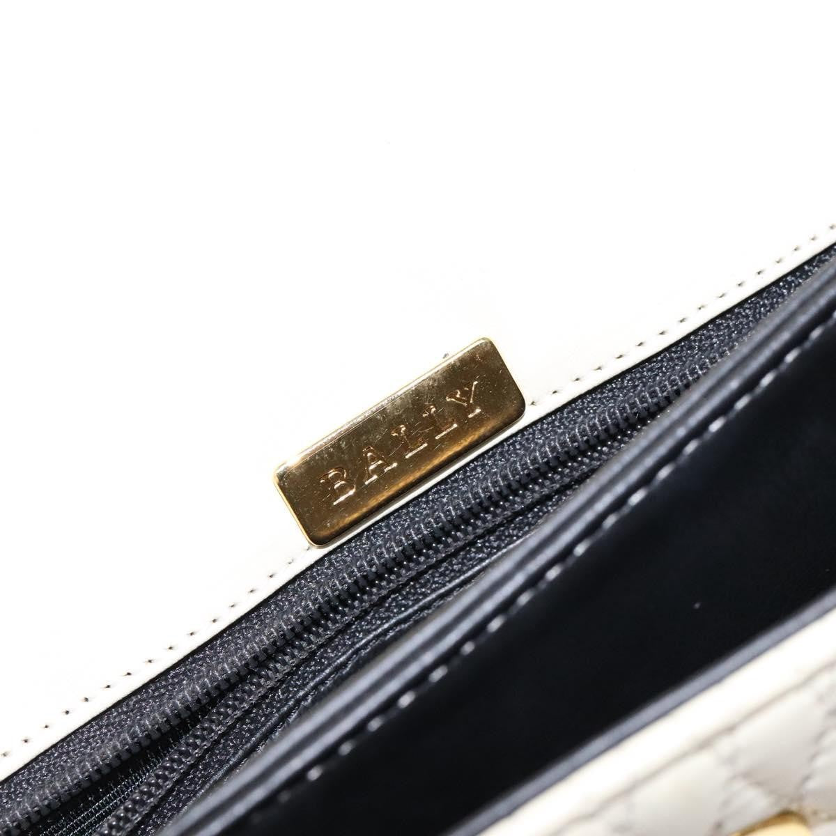 Bally Vintage Flap Handbag Quilted Leather Ecru Leather Handbag (Pre-Owned)