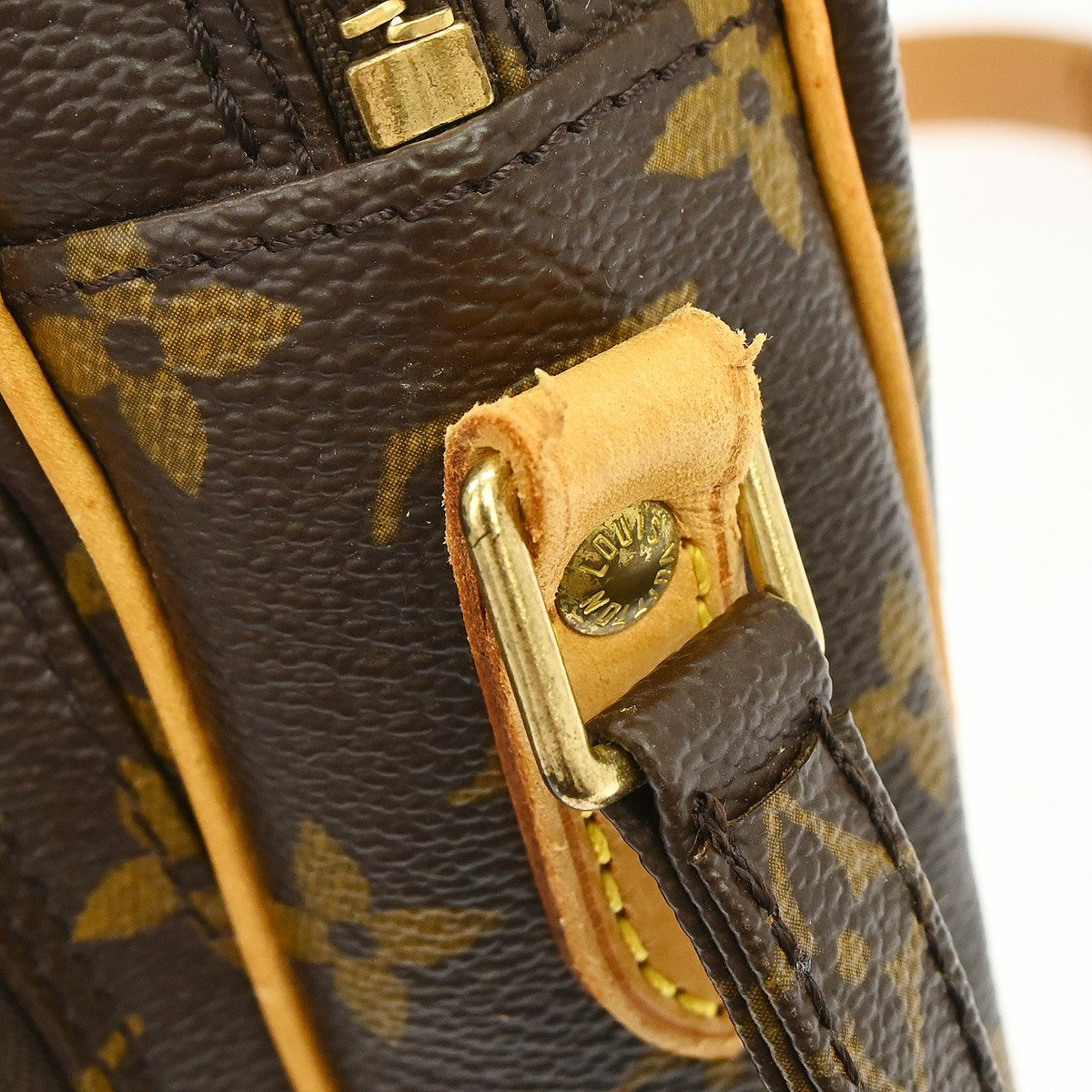 Louis Vuitton Amazone Bag Monogram Canvas Brown Canvas Crossbody Bag Bag (Pre-Owned)