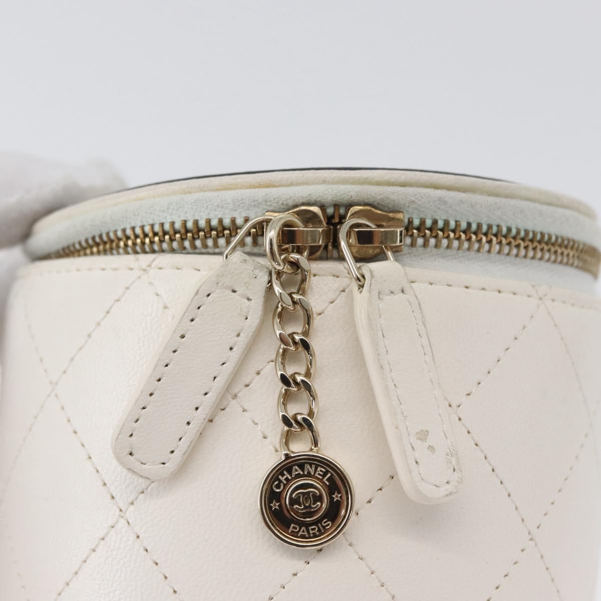 Chanel Cc Round Vanity Case With Chain Quilted Lambskin White Leather Clutche & Pouche Bag (Pre-Owned)