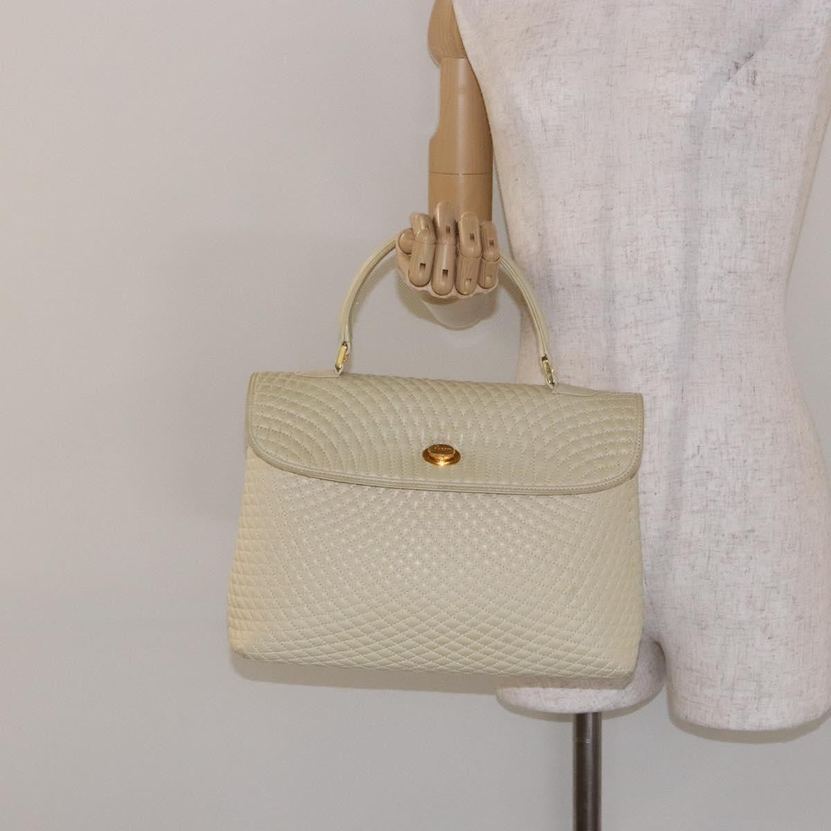 Bally Vintage Flap Handbag Quilted Leather Ecru Leather Handbag (Pre-Owned)