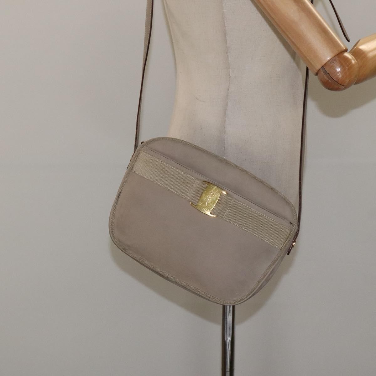 Salvatore Ferragamo Vara Bow Camera Shoulder Bag Suede Beige Suede Shoulder Bag Bag (Pre-Owned)