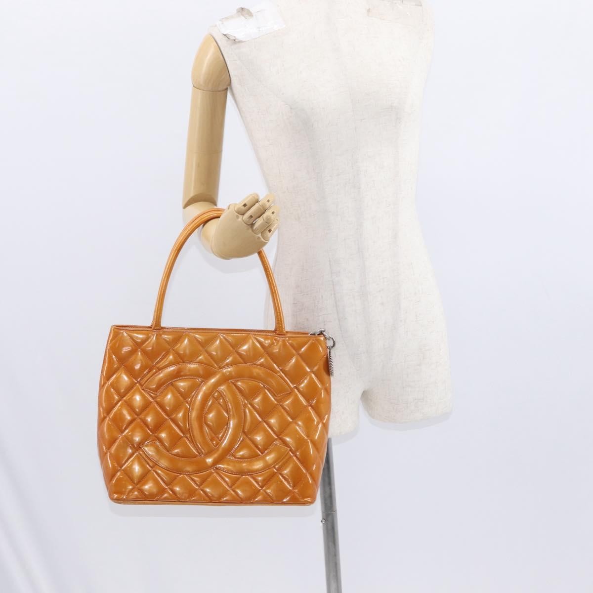 Chanel Medallion Tote Quilted Patent Beige Patent_Leather Tote Bag Bag (Pre-Owned)