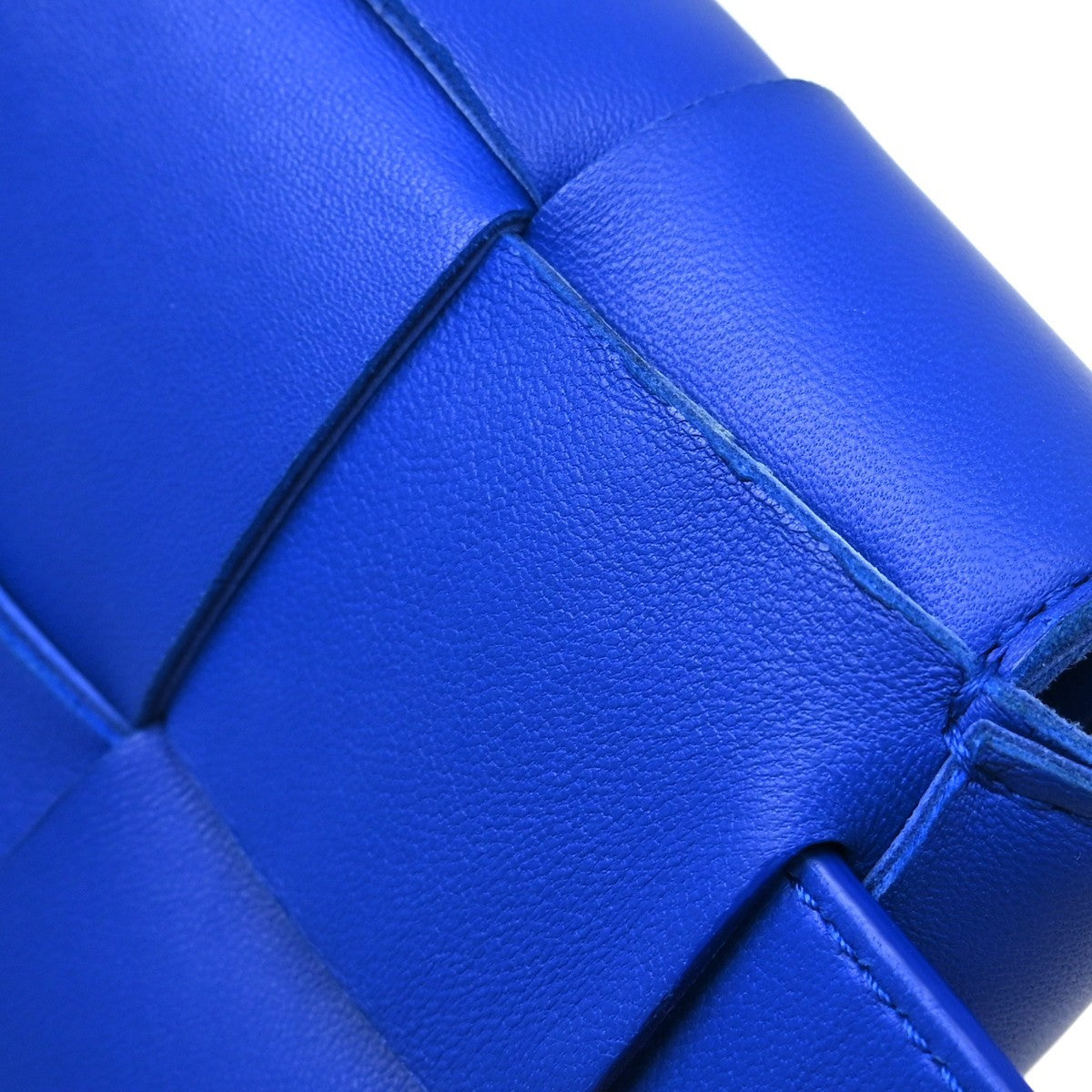 Bottega Veneta Cassette Belt Bag Maxi Intrecciato Leather Blue Leather Clutche & Pouche Bag (Pre-Owned)