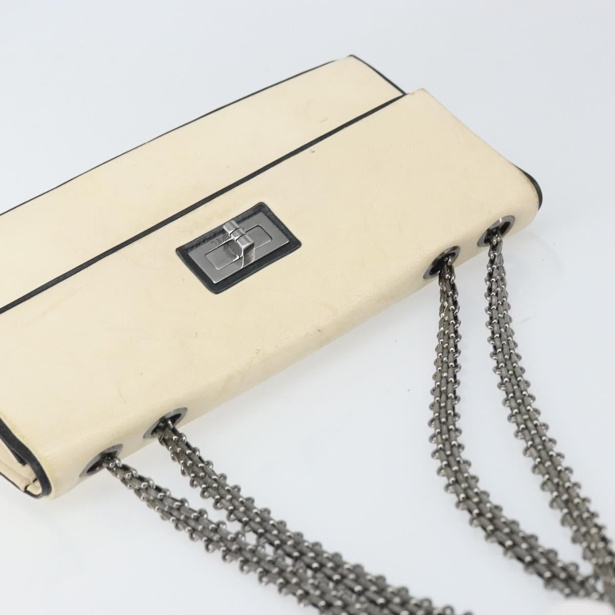 Chanel 2.55 Shoulder Bag Leather White Leather Shoulder Bag Bag (Pre-Owned)