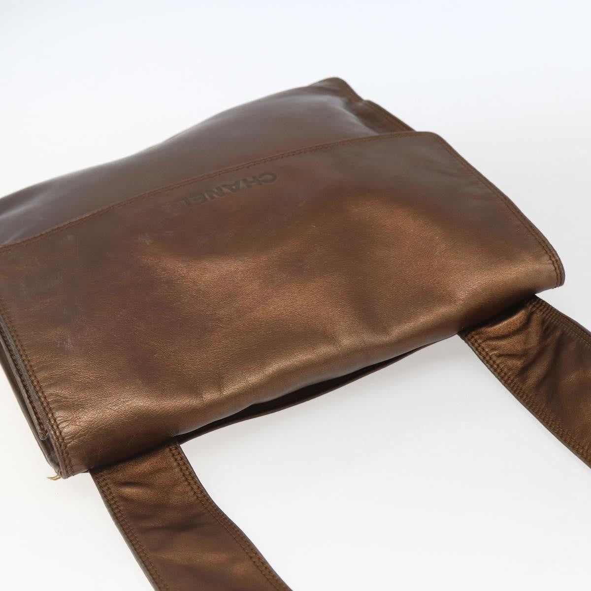 Chanel Vintage Logo Flap Messenger Bag Leather Brown Leather Shoulder Bag Bag (Pre-Owned)
