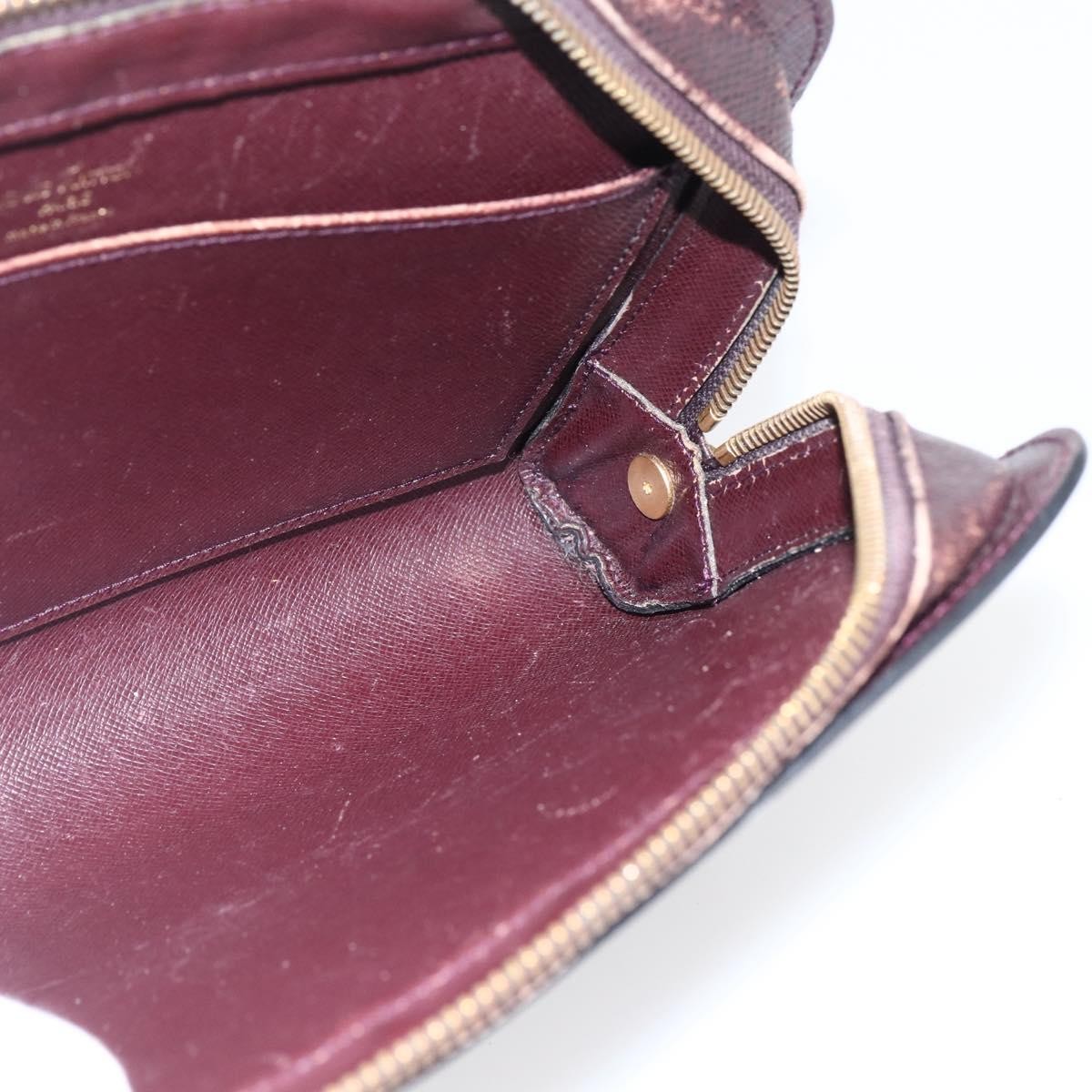 Louis Vuitton Pochette Baikal Clutch Taiga Leather Burgundy Leather Clutche & Pouche Bag (Pre-Owned)