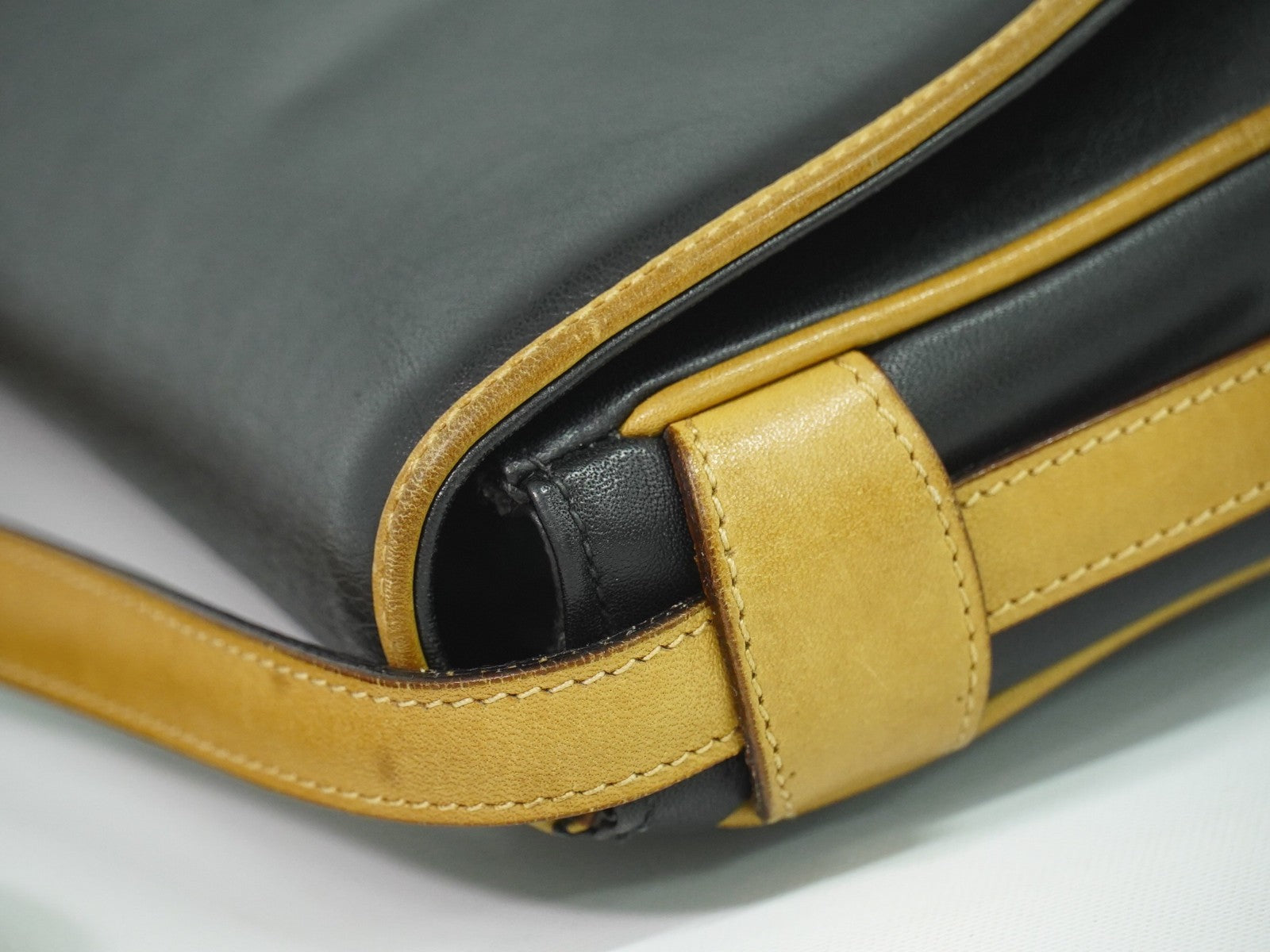 Celine Vintage Shoulder Bag Leather Black Leather Shoulder Bag Bag (Pre-Owned)