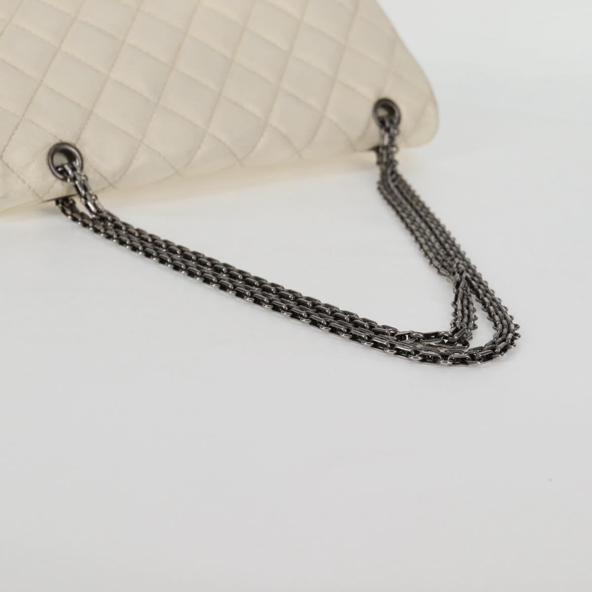 Chanel Reissue 2.55 Flap Bag Quilted Caviar White Leather Shoulder Bag Bag (Pre-Owned)