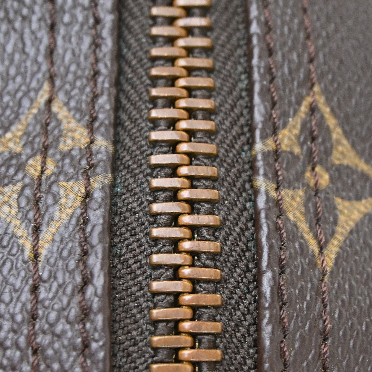 Louis Vuitton Keepall Bag Monogram Canvas Brown Canvas Travel Bag Bag (Pre-Owned)