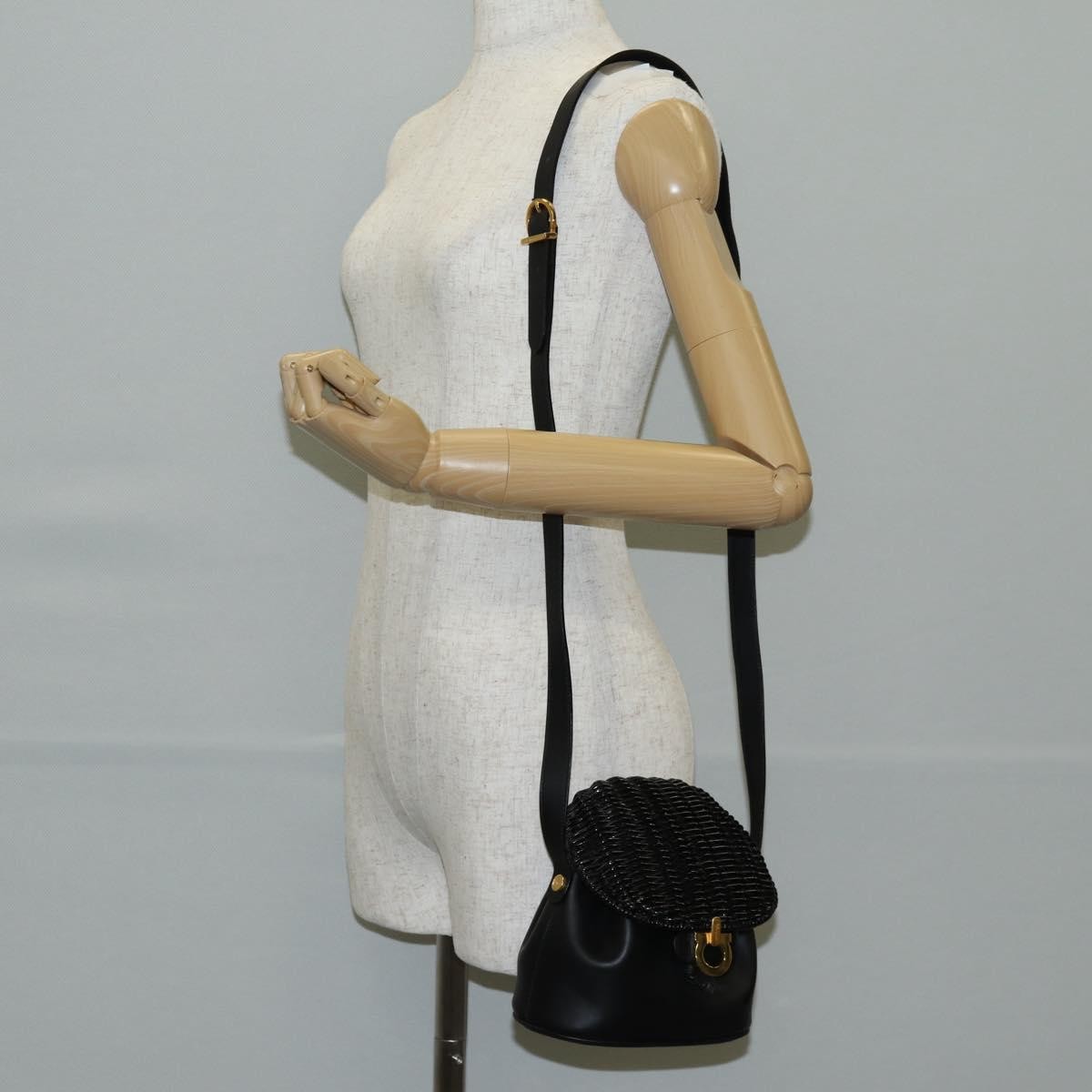 Salvatore Ferragamo Gancini Shoulder Bag Leather Black Leather Shoulder Bag Bag (Pre-Owned)