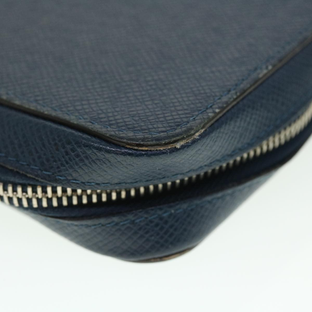 Louis Vuitton Zippy Xl Taiga Leather Navy Leather Wallets Accessory (Pre-Owned)