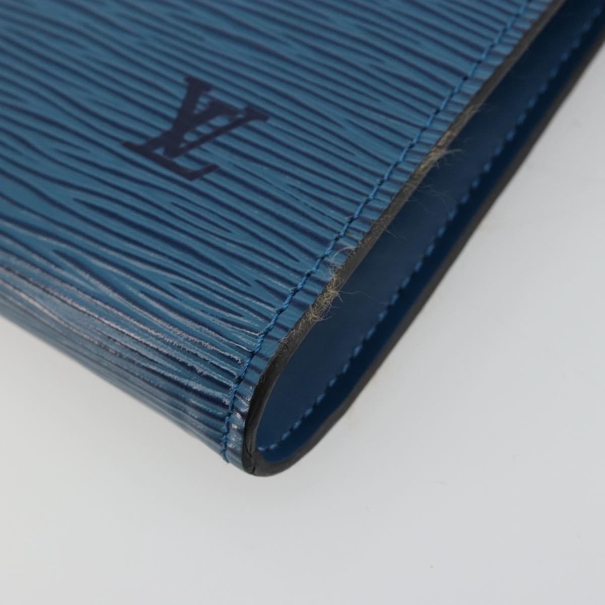 Louis Vuitton Pochette Accessoires Epi Leather Blue Leather Clutche & Pouche Bag (Pre-Owned)