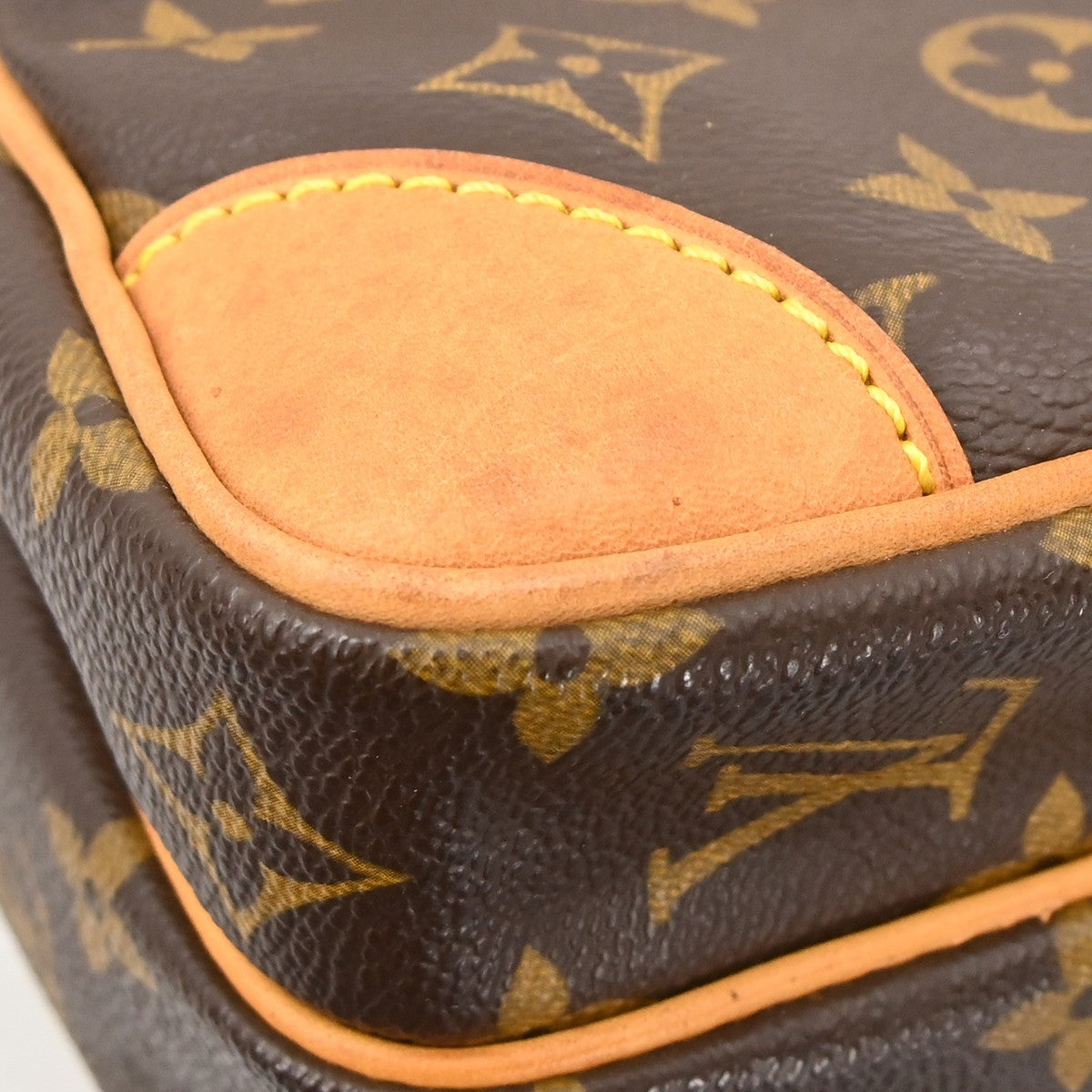 Louis Vuitton Amazone Bag Monogram Canvas Brown Canvas Shoulder Bag Bag (Pre-Owned)