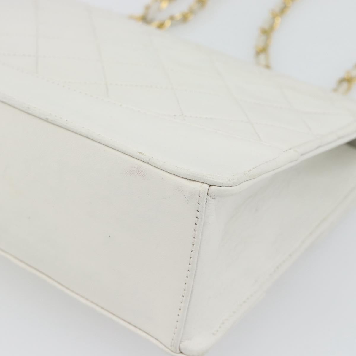 Chanel Vintage Mademoiselle Lock Trapezoid Flap Bag Quilted Lambskin White Leather Shoulder Bag Bag (Pre-Owned)