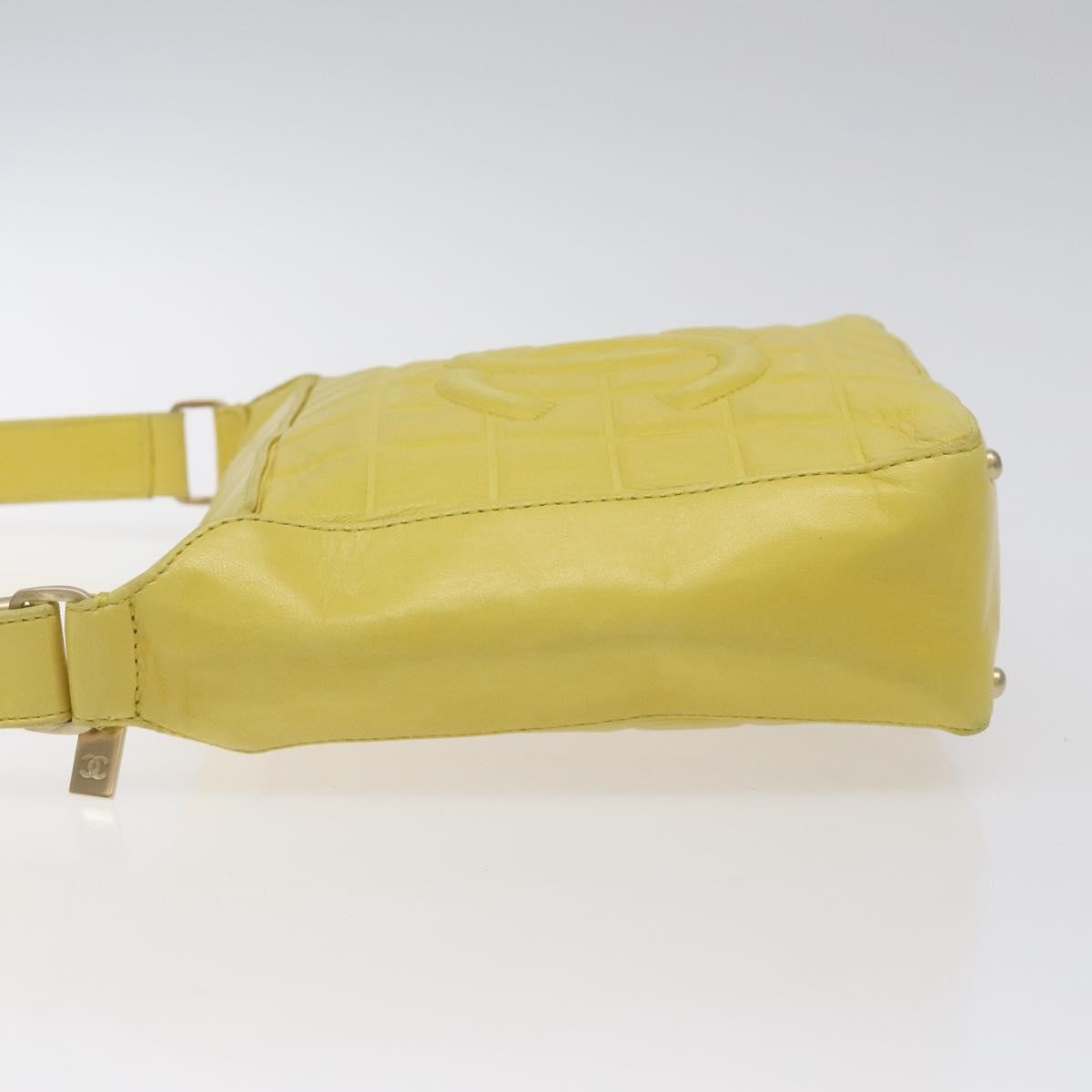 Chanel Chocolate Bar Cc Shoulder Bag Quilted Leather Yellow Leather Shoulder Bag Bag (Pre-Owned)