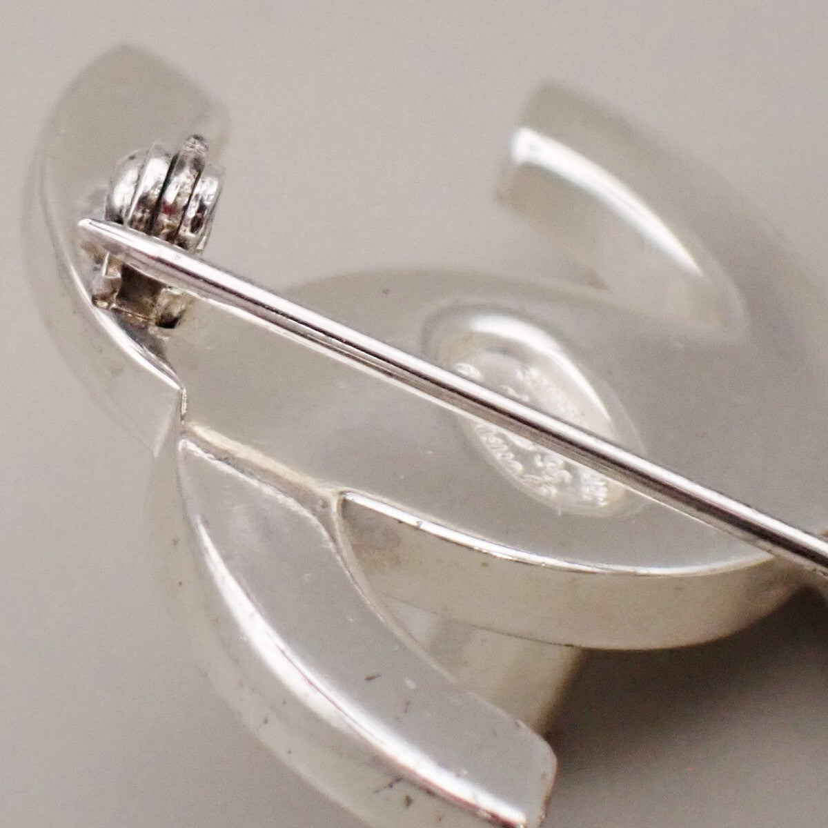 Chanel Vintage Cc Turnlock Brooch Metal Silver Silver_Plated Brooch Jewelry (Pre-Owned)