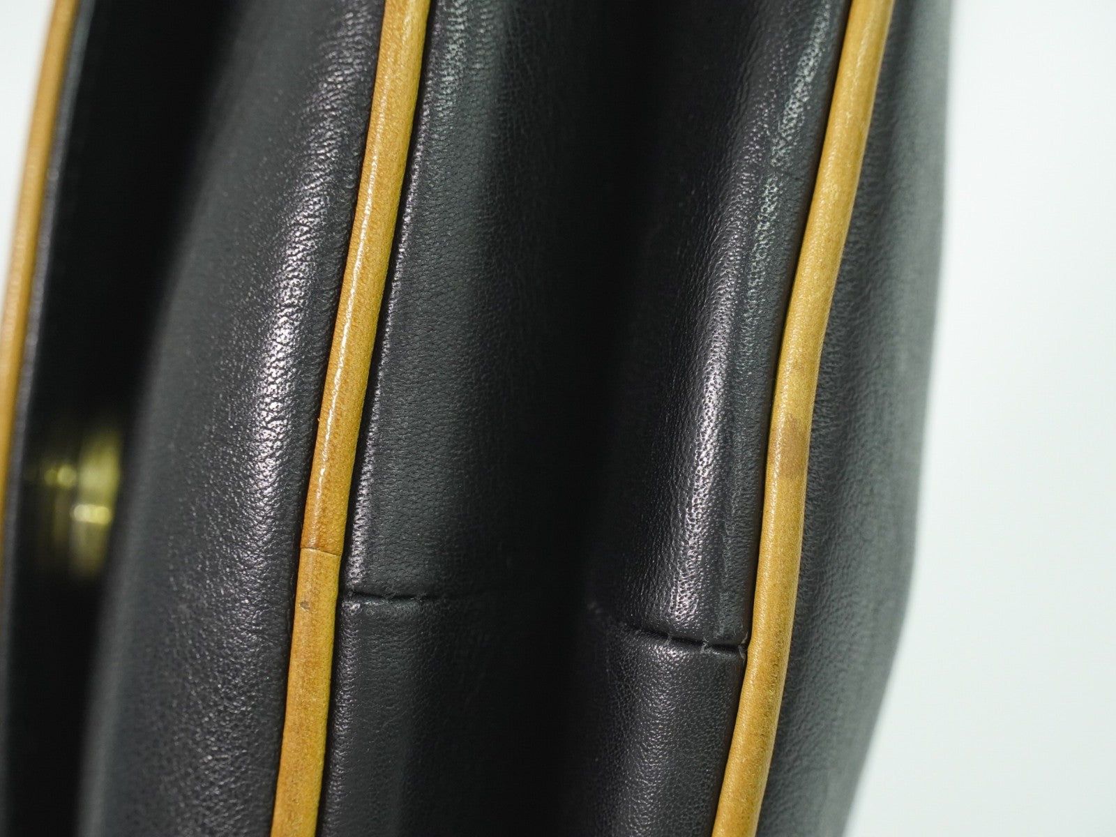 Celine Vintage Shoulder Bag Leather Black Leather Shoulder Bag Bag (Pre-Owned)
