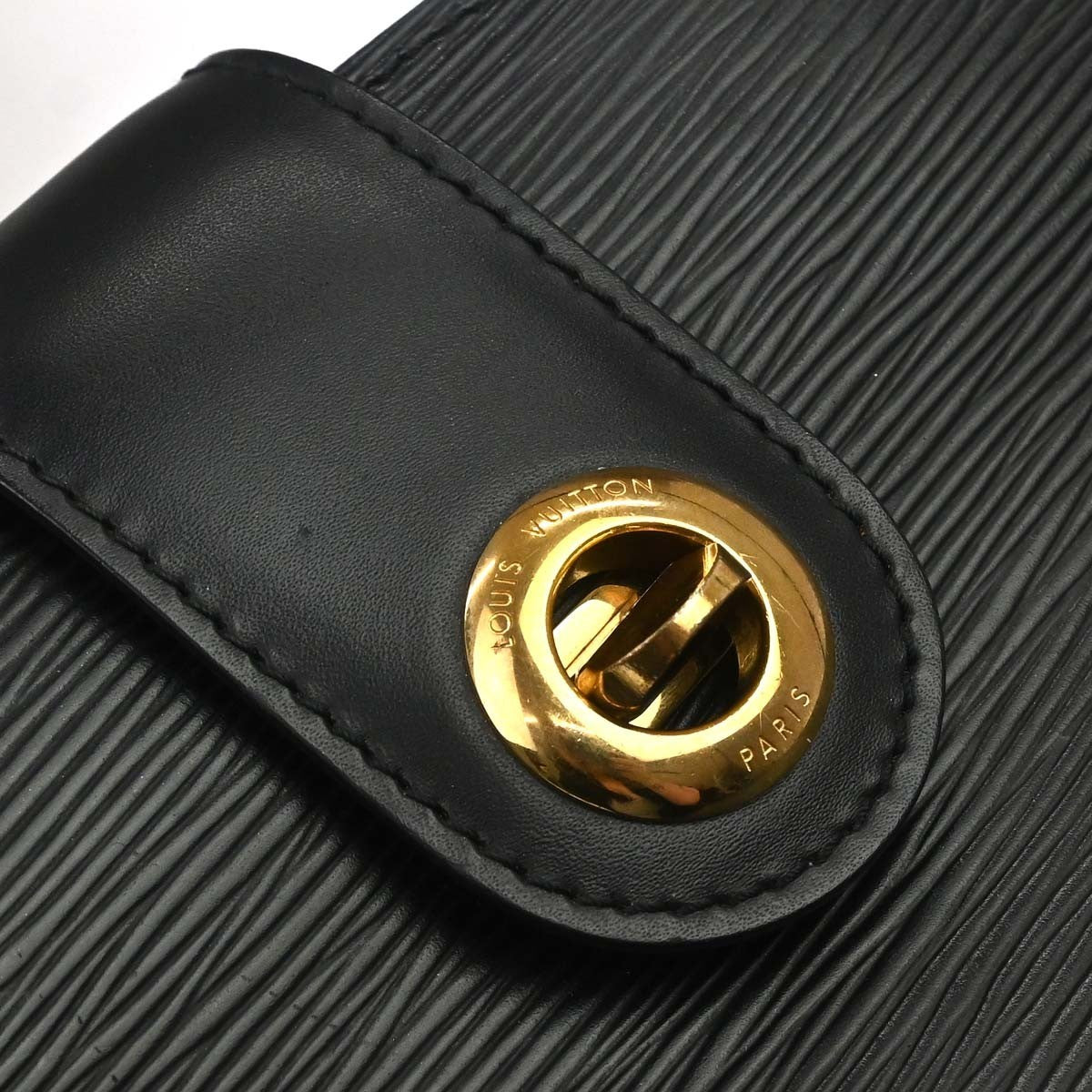 Louis Vuitton Cluny Shoulder Bag Epi Leather Black Leather Shoulder Bag Bag (Pre-Owned)