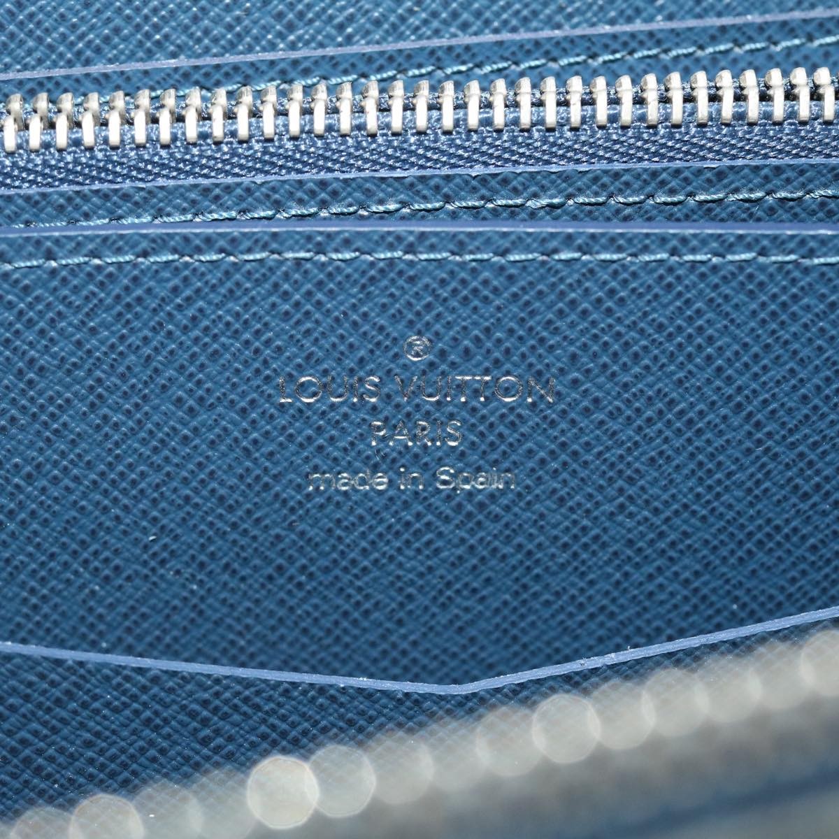 Louis Vuitton Zippy Xl Taiga Leather Navy Leather Wallets Accessory (Pre-Owned)