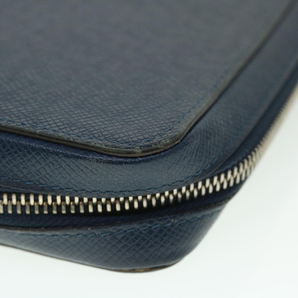 Louis Vuitton Zippy Xl Taiga Leather Navy Leather Wallets Accessory (Pre-Owned)
