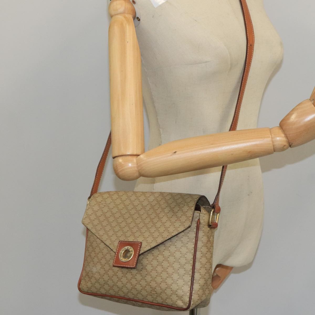 Celine Vintage Macadam Circle Logo Shoulder Bag Canvas And Leather Beige Canvas Shoulder Bag Bag (Pre-Owned)