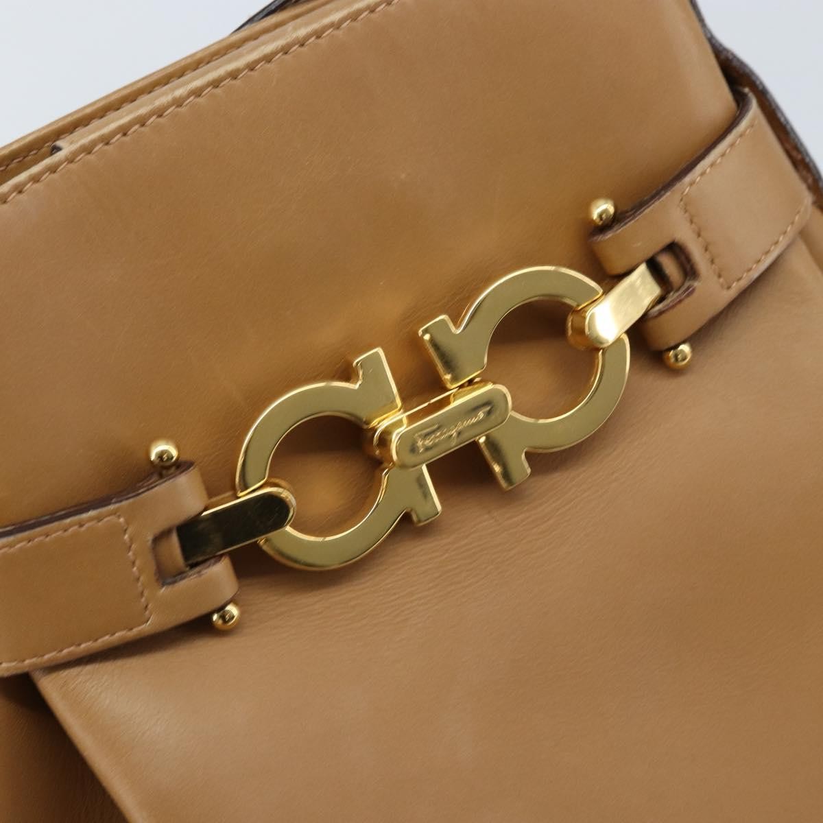 Salvatore Ferragamo Gancini Shoulder Bag Leather Beige Leather Shoulder Bag Bag (Pre-Owned)