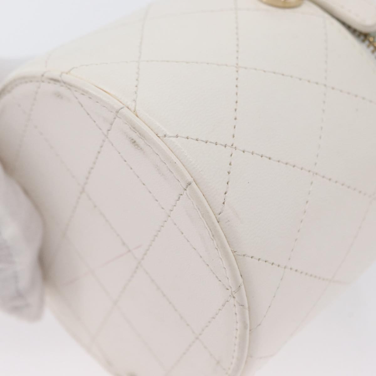 Chanel Cc Round Vanity Case With Chain Quilted Lambskin White Leather Clutche & Pouche Bag (Pre-Owned)
